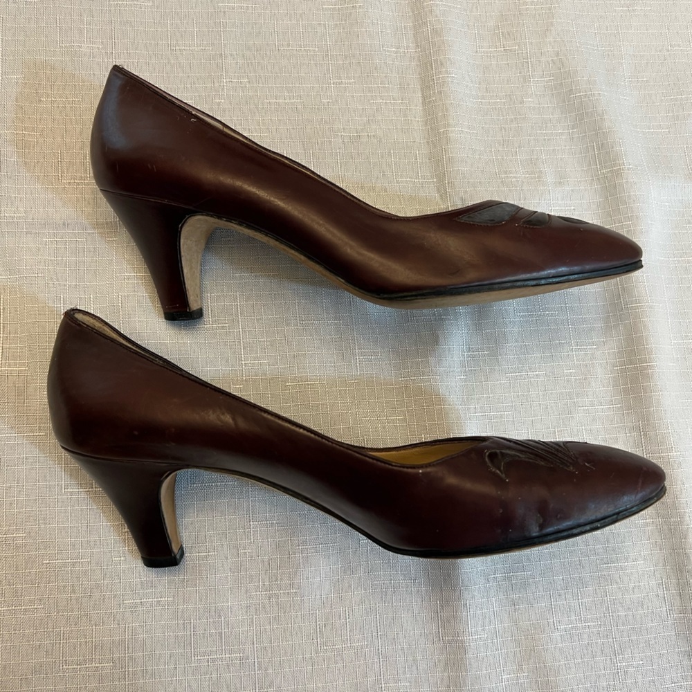 SALVATORE FERRAGAMO Vintage Women’s Burgundy Pumps, Made in Italy, Size 9